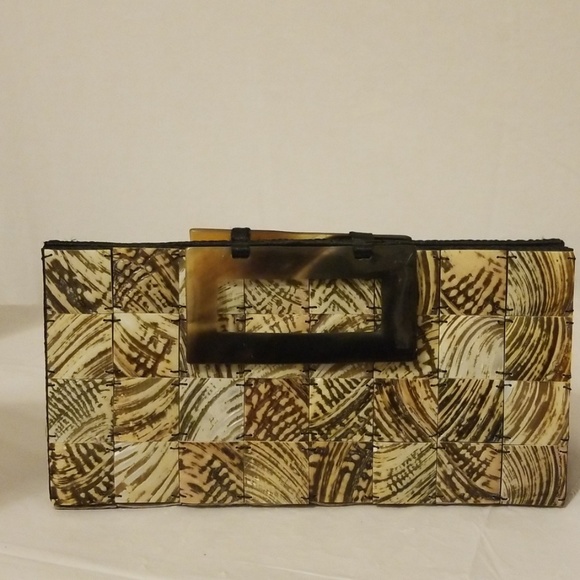 unknown Handbags - 4/$25 Shell purse 10 in long 5 inches tall